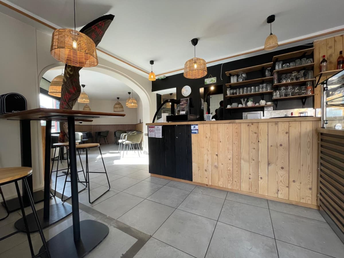 Immeuble - 70 m² - 3 pièces — photo 2/5